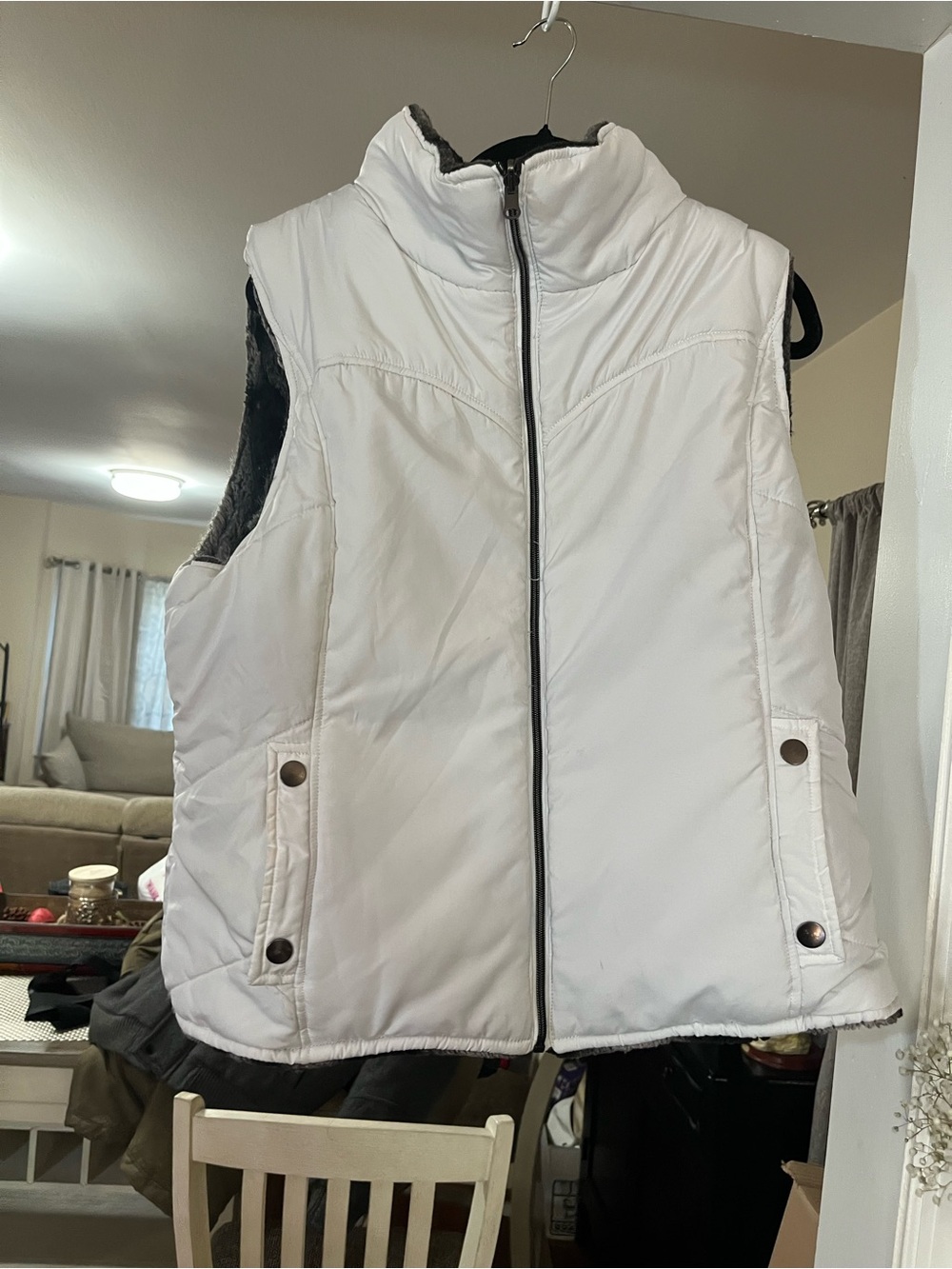 KC Collection Women’s White Puffer Vest with High Collar 2x
